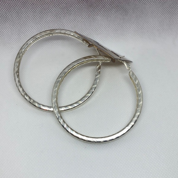 Hoop earrings new 5/$20❤️ - Picture 1 of 2